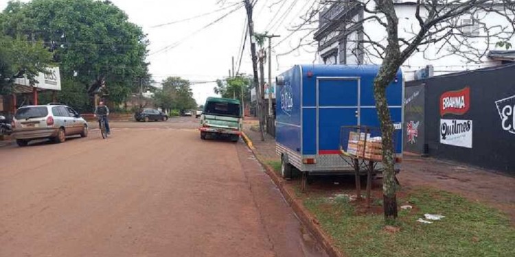 COMIDA AMBULANTE. Son unos seis los food trucks que hay en Apóstoles, la actividad creció bastante.