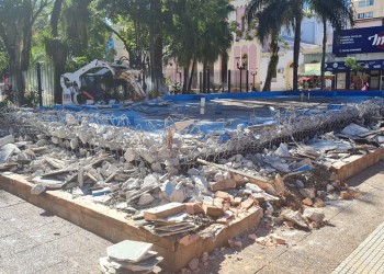 Modifican la fuente de la plaza 9 de Julio para evitar el vandalismo