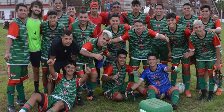 VENTAJA. Garupá ganó sobre la hora y quedó bien parado de cara a la revancha. (Foto: Prensa Garupá)