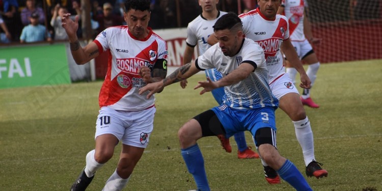 A JUGAR. La Franja, uno de los serios candidatos al título, tendrá su estreno en el certamen ante el puntero Nacional. (Foto archivo)