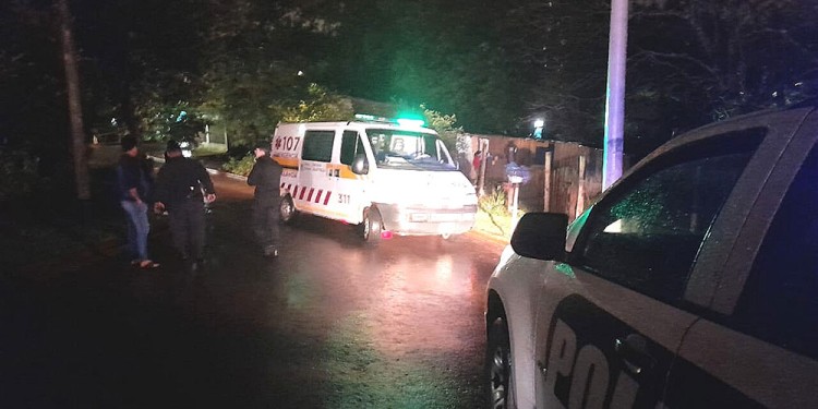 INTERVENCIÓN. A cinco cuadras del hospital quedó el vehículo con la joven que ya se encontraba sin vida.