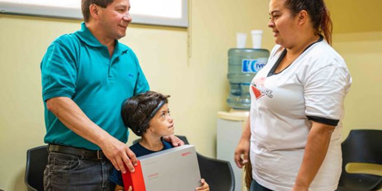 FELICIDAD. Recibir el implante es fundamental para Mateo ya que el año que viene comenzará el primer grado.