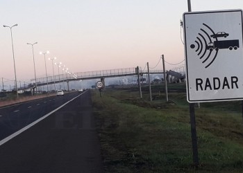 Subieron los montos de las multas por cruzar en rojo y por alta velocidad