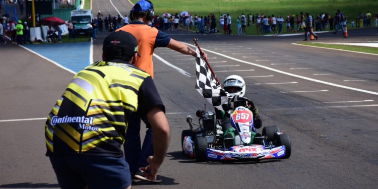 DOBLE PREMIO. Rodrigo Errecaborde ganó ayer la final en la 4T Estándar y se quedó así, además, con el título. (Fotos D.Rektor/Prensa FeMAD).