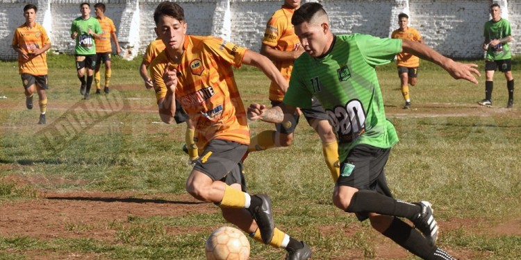 POR EL HONOR. En la última fecha de la fase de grupos, 1º de Mayo consiguió su primera victoria. Superó al Colectivero.