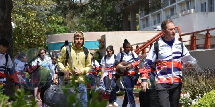 El profe Michel Seró a la cabeza de una delegación que acaba de llegar a Chapadmalal.