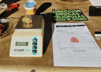 Intentó entregar a una detenida droga escondida en dulce de leche