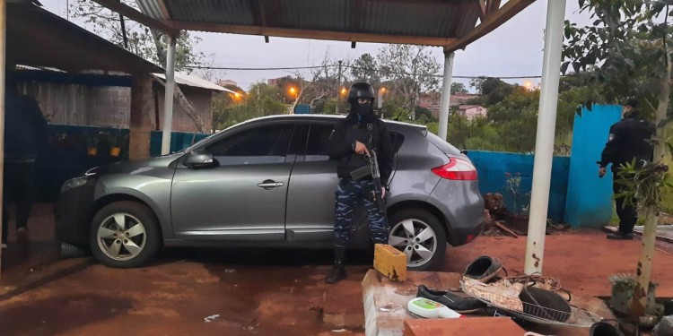 SECUESTRO. Además de droga fraccionada y dinero, incautaron un vehículo propiedad del principal sospechoso.