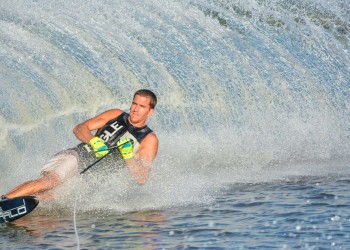 “Tincho” saltó al récord en Esquí Náutico
