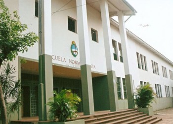 Por intimidar a sus alumnos con un fósforo prendido, apartaron del aula a una docente