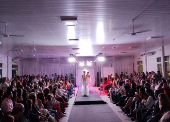 Diseñadoras de moda de la EPET N°2 presentaron sus producciones en la pasarela