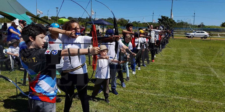 LISTOS PARA TIRAR. Más de 60 arqueros de todo Misiones se reunieron en Posadas para una nueva fecha de la liga.