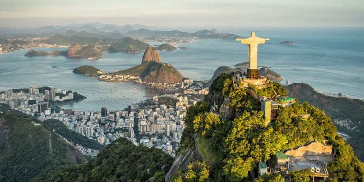 ATENTOS. Quienes compran paquetes al exterior están eligiendo manejarse directamente con dólar billete. (Foto: Gentileza CPL)