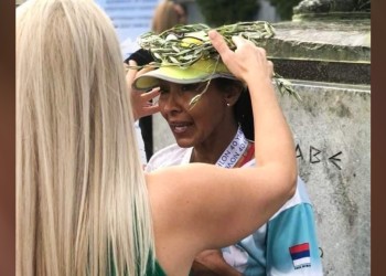 Grecia le sienta bien a Sandra Rolón