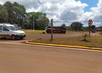 Un joven resultó ileso tras despiste y vuelco de su camioneta