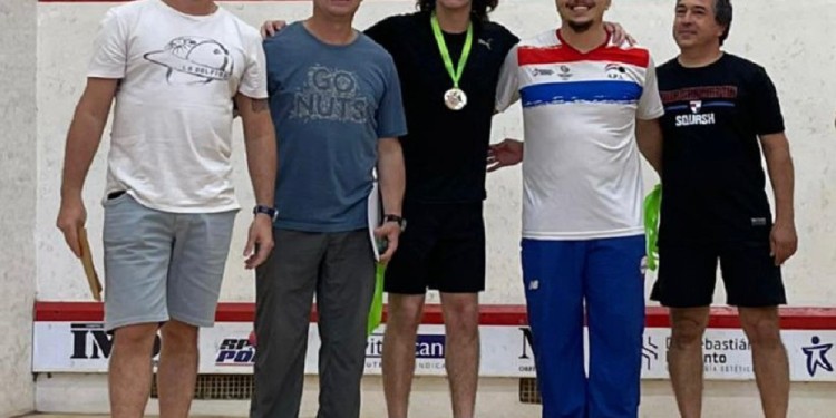 EL GANADOR. Tobías Novak, con su medalla en el pecho, después de consagrarse campeón en M19 Varones.