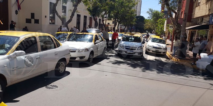 PIQUETE. Los propietarios congestionaron el centro, irrumpieron en el HCD y fueron atendidos a puertas cerradas.