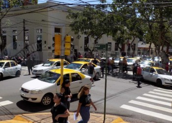 Tras el conflicto, propietarios de taxis y remises hablarán el lunes ante el HCD 