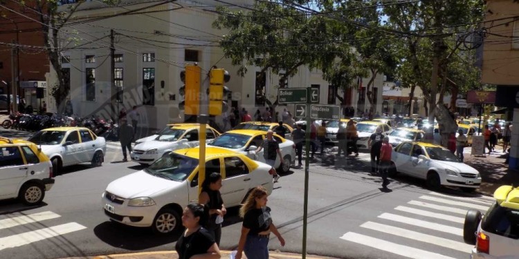 PIQUETE. Los propietarios congestionaron el centro, irrumpieron en el HCD y fueron atendidos a puertas cerradas.