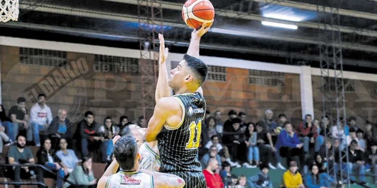 VICTORIA. Aguirre, uno de los destacados en la remontada del Felino en casa (Foto: gentileza C. Reble)