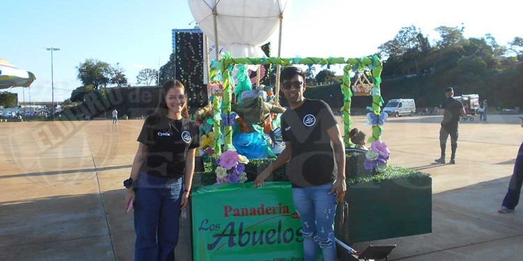 Los estudiantes plasmaron su talento en la Expo Carrozas