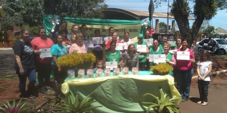 RECUPERAR VENTAS Los trabajadores de las chacras arrancaron con buenas perspectivas en la feria.