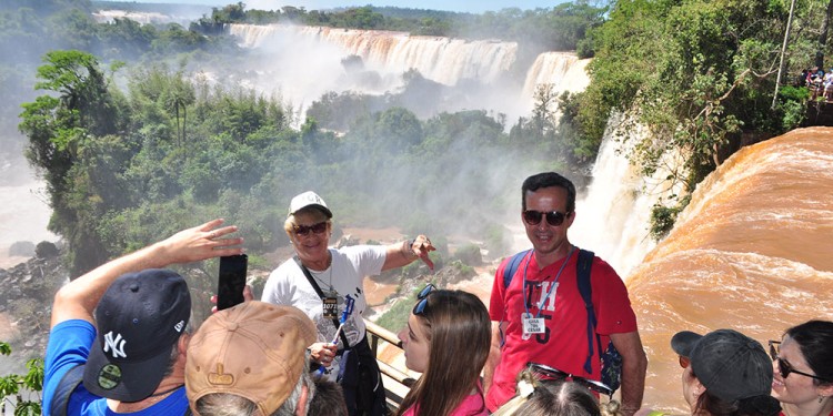 CONVOCANTE. Las Cataratas, todavía con un gran caudal de agua, son una atractiva propuesta para visitar. (Foto: Gentileza W. Fernández)