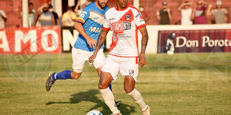 PRESENCIA. El “Tarrito” Pérez, una de las fijas en el once de Carlos Marczuk. (Archivo)