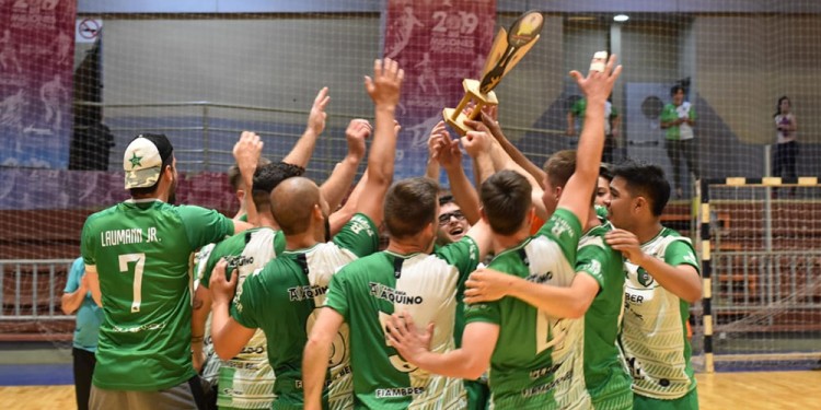 DE FESTEJO. El Verde se hizo fuerte y conquistó una nueva estrella.