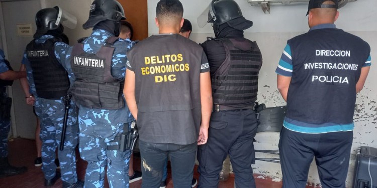 EN CHACO. La policía de esta provincia interceptó a los sospechosos en el puente General Belgrano.