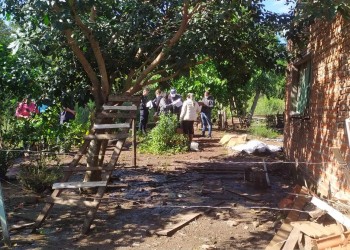 Dos hermanos mueren electrocutados cuando intentaban robar unas gallinas