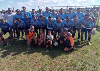 Fútbol: Merecido homenaje