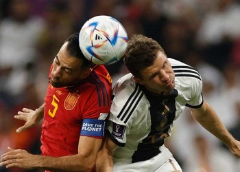 Alemania rescató un empate ante España y sigue con vida