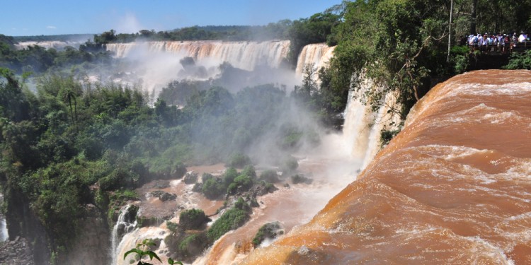 CRECIDAS. El río se llevó 51 pasarelas del sector Garganta del Diablo, es la segunda gran devastación en ese sector. (gentileza Walter Fernández).