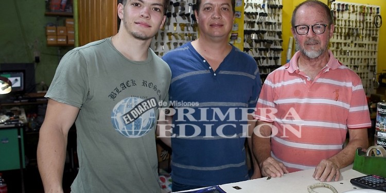 TRES GENERACIONES. Alberto, Ricardo y Lautaro, se dedican exclusivamente a la cerrajería automotor y bancaria.