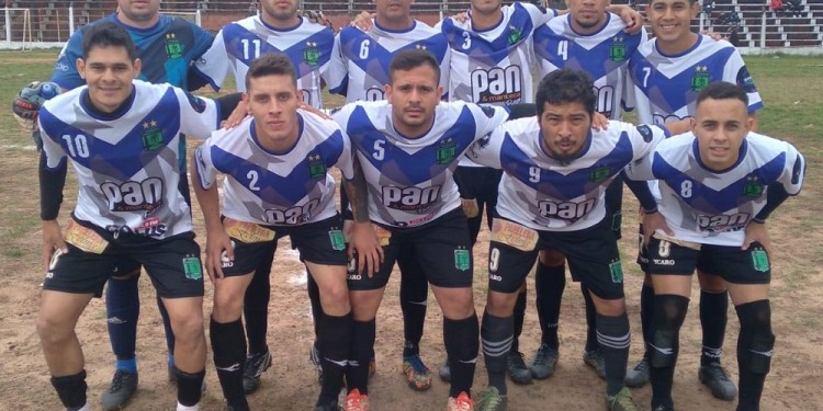 1º de Mayo derrotó 2 a 1 a Agil de Gobernador Roca y habrá tercer partido en cancha de Candelaria.