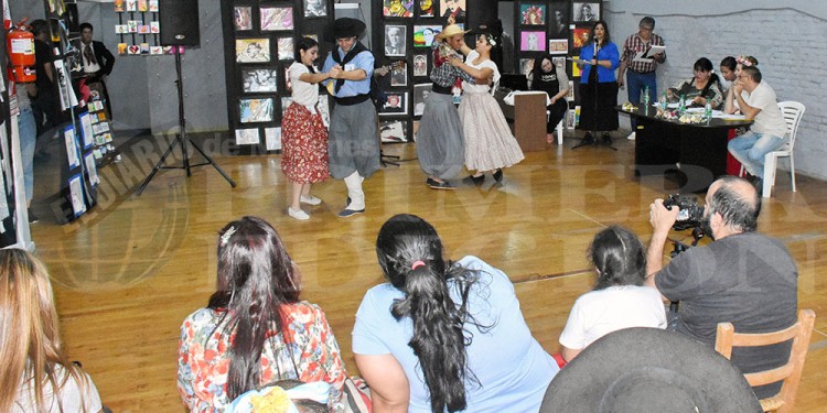 Pese al mal tiempo, Posadas revivió el desfile por el Día de la Tradición
