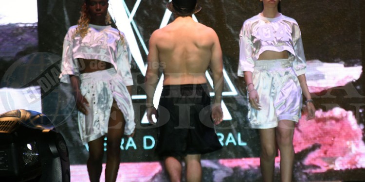 Exitoso desfile de “Misiones al Mundo” en la Cascada de Posadas