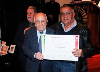 Distinguieron a Marcelo Moreyra en Encuentro de Escritores en Bolivia