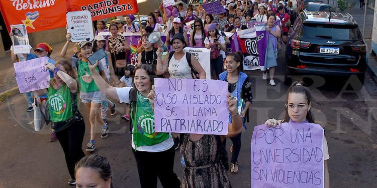 25N: marcharon en Posadas por “las que no están” y por “las que quedan”