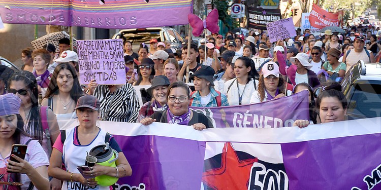 25N: marcharon en Posadas por “las que no están” y por “las que quedan”