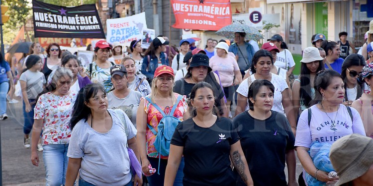 25N: marcharon en Posadas por “las que no están” y por “las que quedan”
