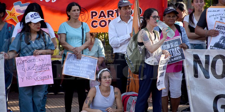 25N: marcharon en Posadas por “las que no están” y por “las que quedan”