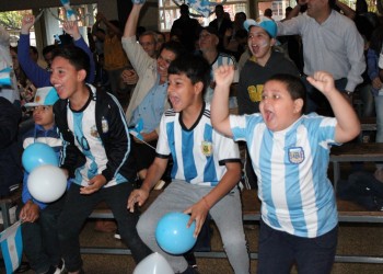 Los chicos del Hogar de Día vieron a la Scaloneta en pantalla gigante