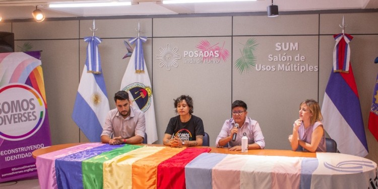 La presentación de esta marcha se realizó en la Municipalidad de Posadas, con la presencia de la Asociación Civil Somos Diverses y funcionarios municipales.