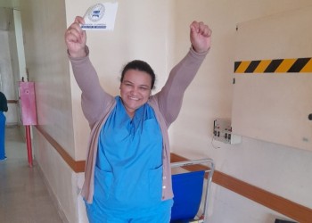 Con la venta de pan casero, lograron que su hija Luz se reciba de médica