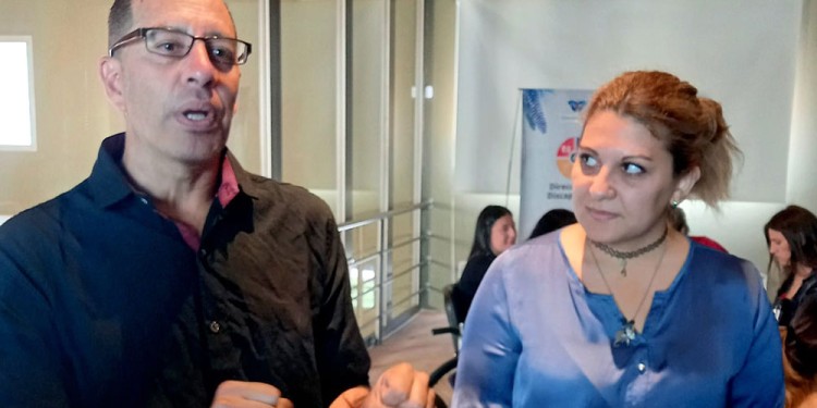 UN LUJO. Martín Aranguren y Yamila Segovia concitaron la atención del auditorio con sus experiencias y ponencias en materia inclusiva.