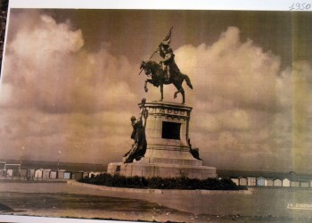 El “milagro” del monumento al general San Martín, que sobrevivió a los bombardeos