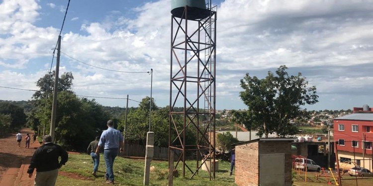 PREVISIONES. Se instalaron tanques de agua en distintos barrios de Oberá para contar con reservas para el verano.
