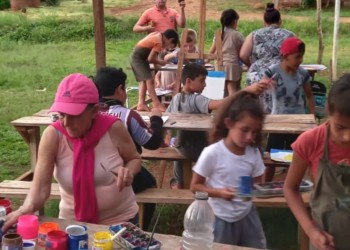 Recorren los barrios de El Soberbio con un taller de arte para lograr la revinculación escolar